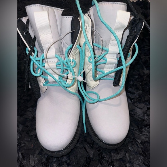 Timberland 6 inch puffer boots in light grey nubuck leather NWT - Picture 3 of 13